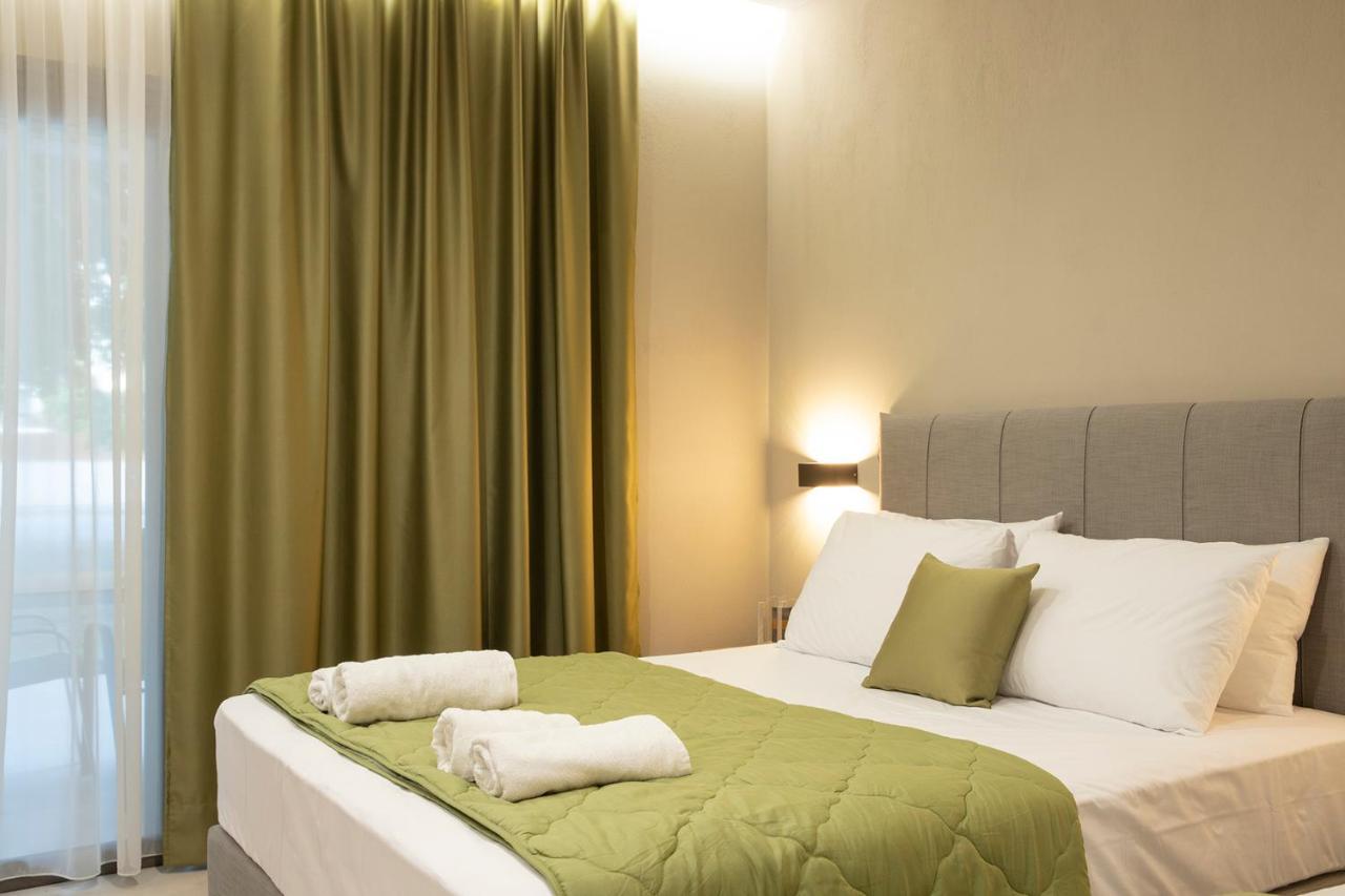 Olympus Suites 파랄리아 판탈레이모노스 외부 사진
